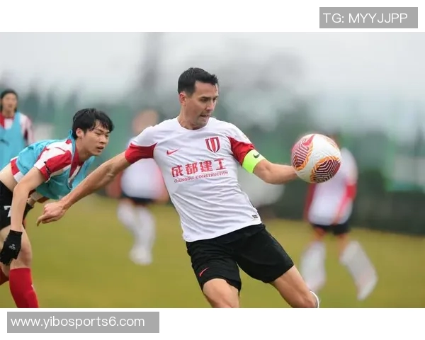 足球的形状解析与其在比赛中的重要性探讨