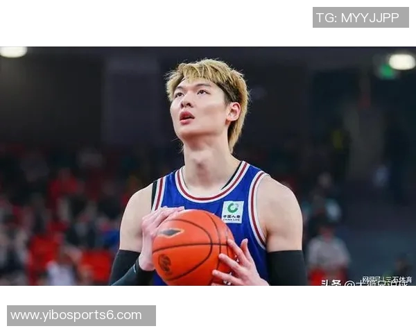 王哲林签下三年顶薪合同续约上海队上赛季表现亮眼场均148分8篮板